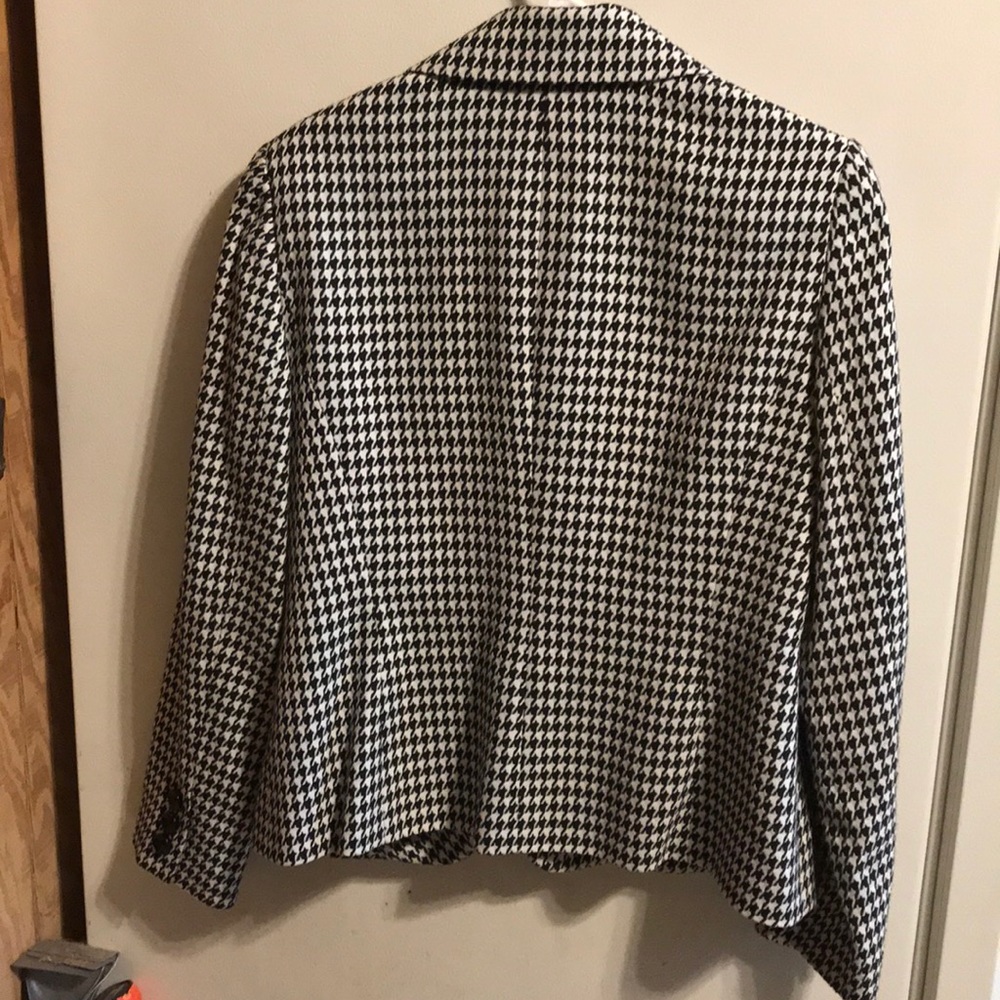 Blazer - Picture 2 of 2